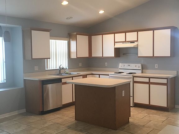4th image of 725 Hardwood Cir