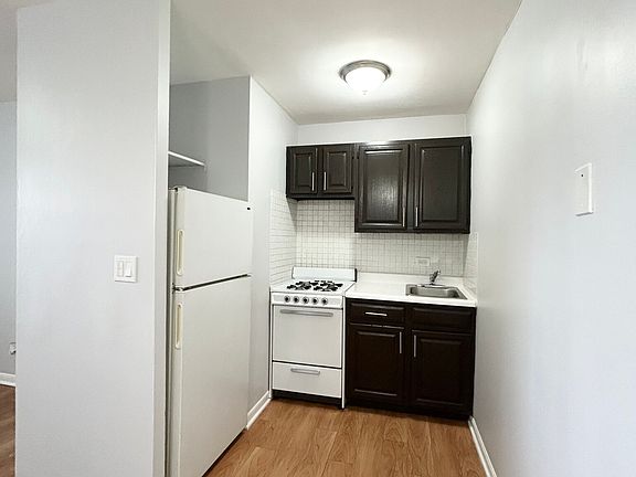 4th image of 4610 N Dover St APT 3A
