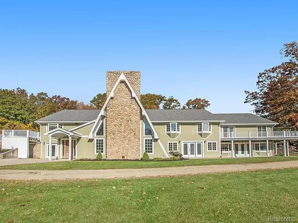 1600 Hall Rd, Hastings, MI 49058