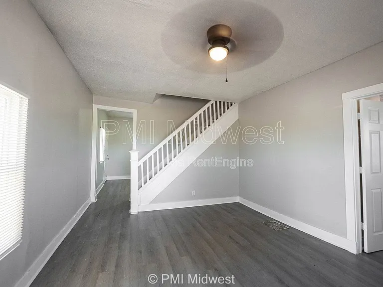 445 W 29th St — Photo 3