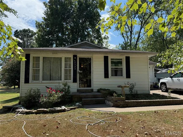 2323 Jean Ann Dr, Cape Girardeau, MO 63701