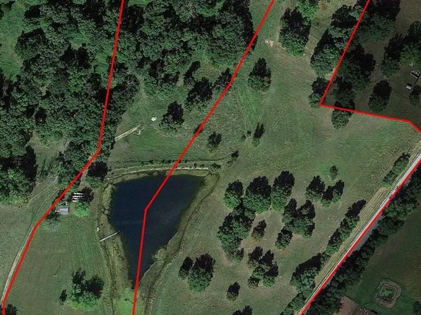 2253/AC N Highway Bay, Centralia, MO 65240