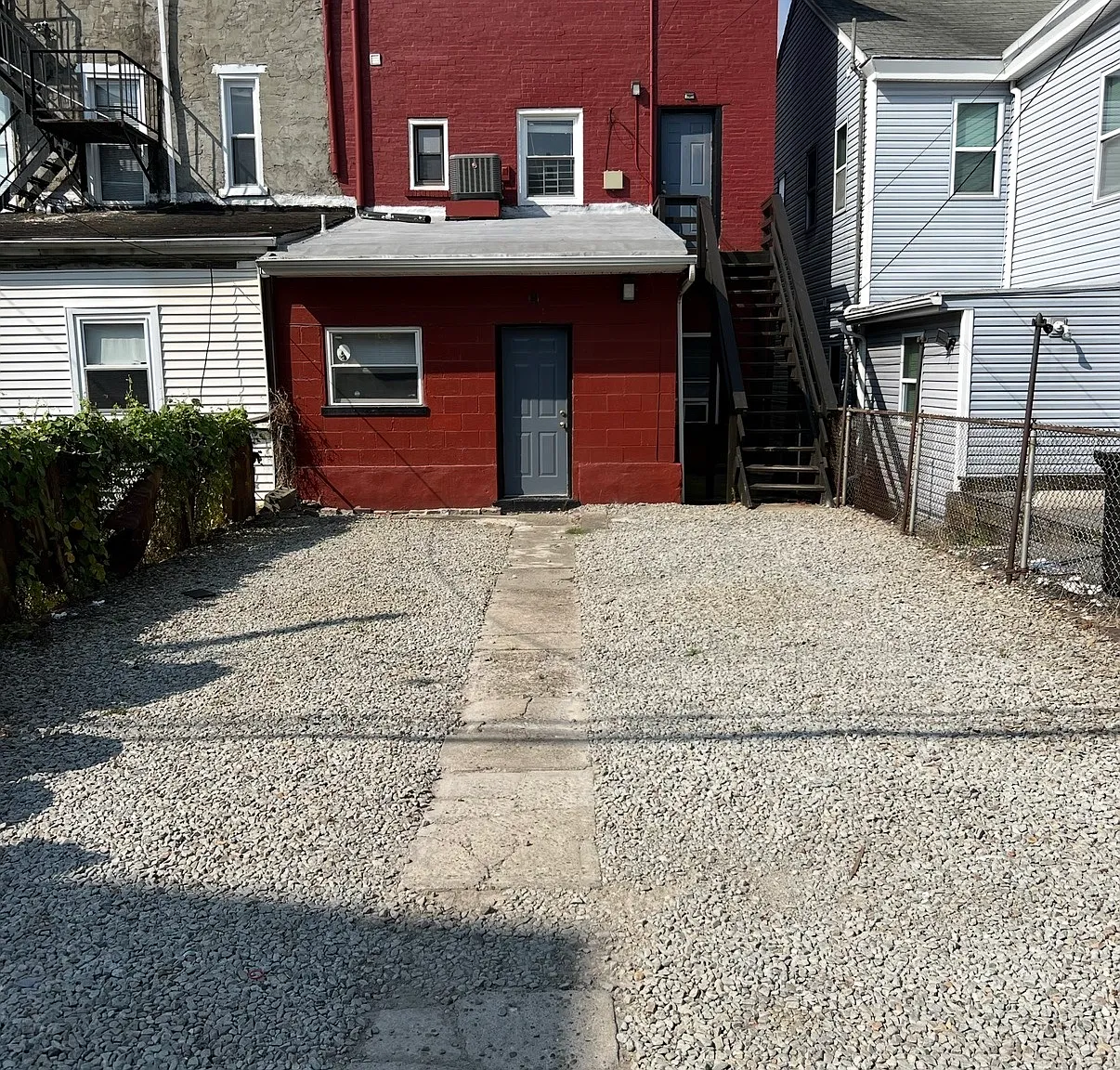 2 bed, 1.5 bath, 1000 sqft, $1,550 — Photo 2