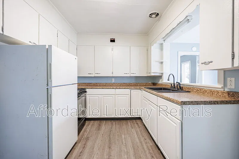 2 bed, 1.0 bath, 702 sqft, $1,100 — Photo 3