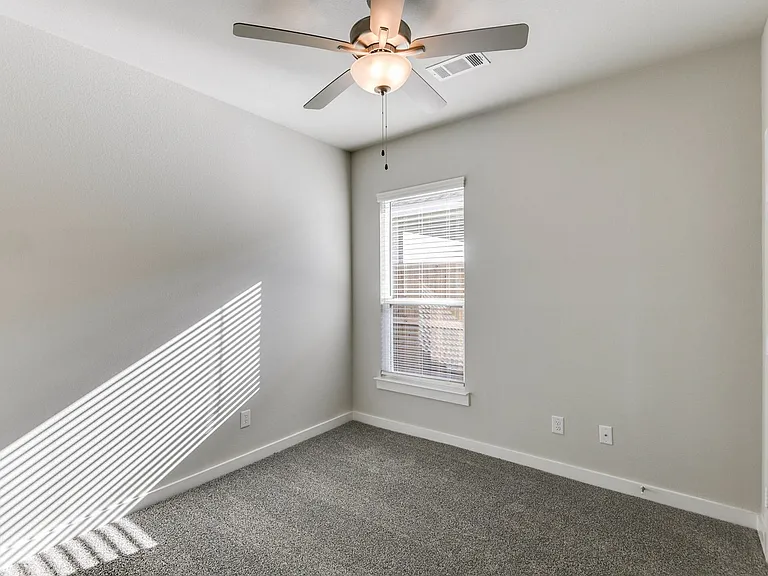653 Blackland Dr — Photo 11