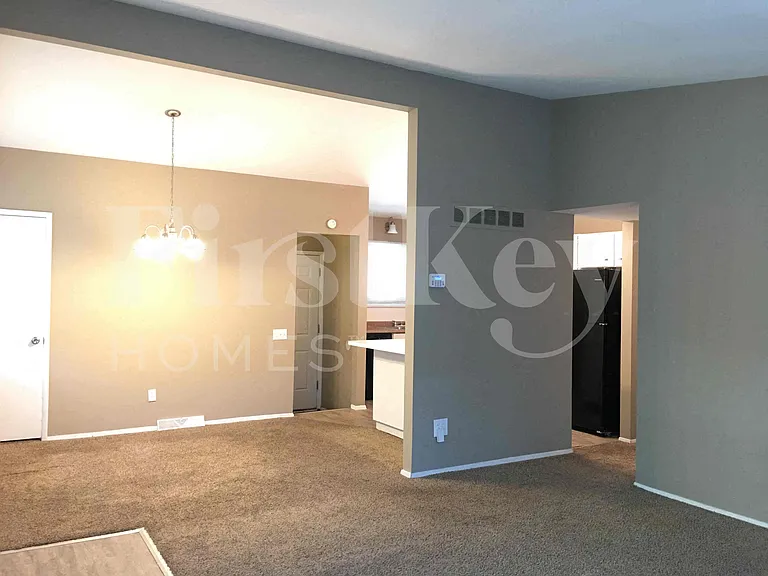 2560 Pheasant Dr — Photo 6