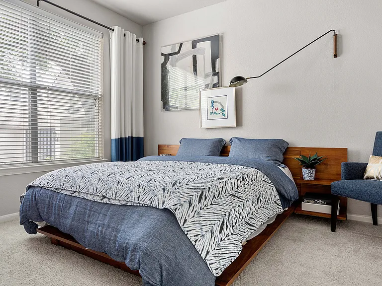 C230670_75West_Model2B2B_Bedroom2_02
