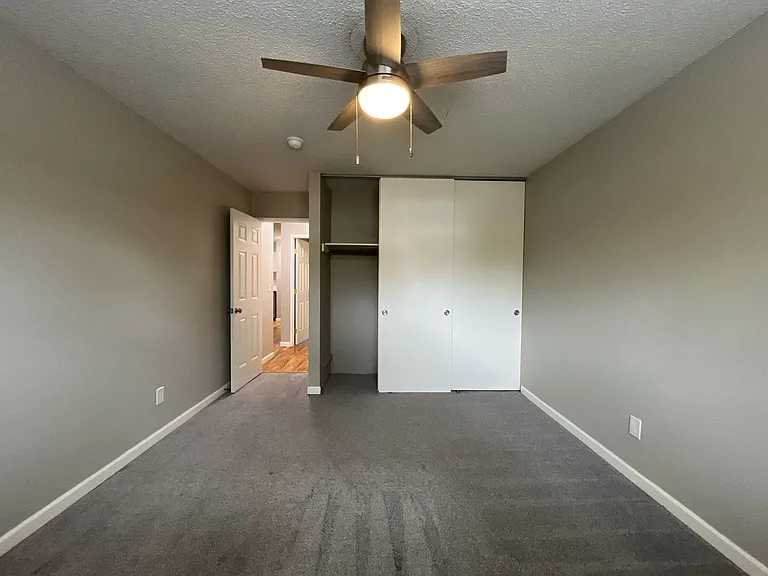 15827 NE Glisan St #1 — Photo 19