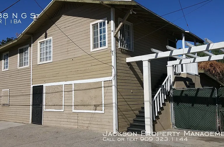 738 N G St — Photo 1