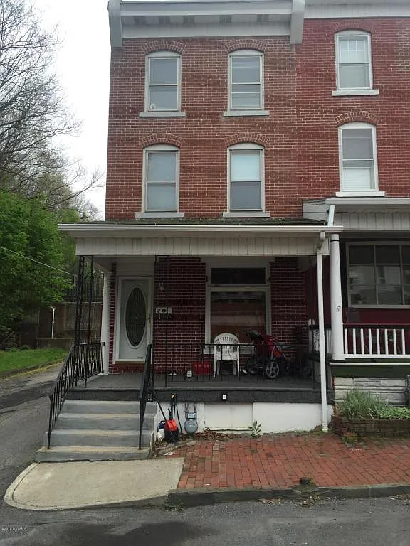 2 Eagle Ave photo 1