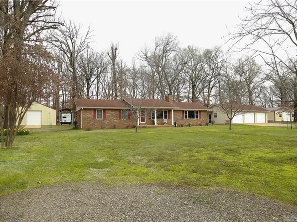 224 Laddy Ln, London, AR 72847