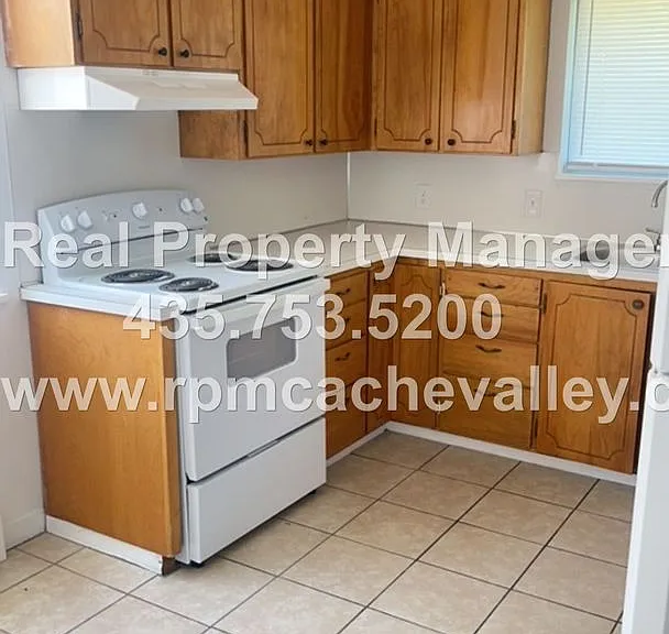 420 1/2 N 200 W #1-4 — Photo 2