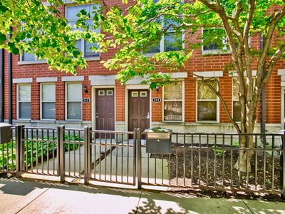 353 E Eastgate Pl, Chicago, IL, 60616