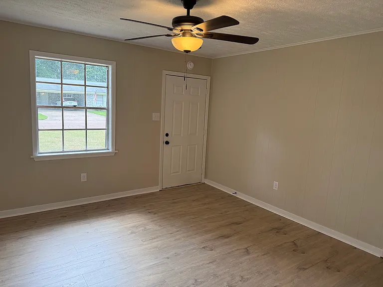 238 Cloverdale Pl — Photo 2