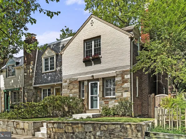 811 Chetworth Pl, Alexandria, VA 22314