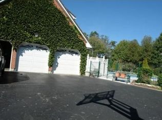 1300 E Sleepy Hollow Dr, Olathe, KS 66062