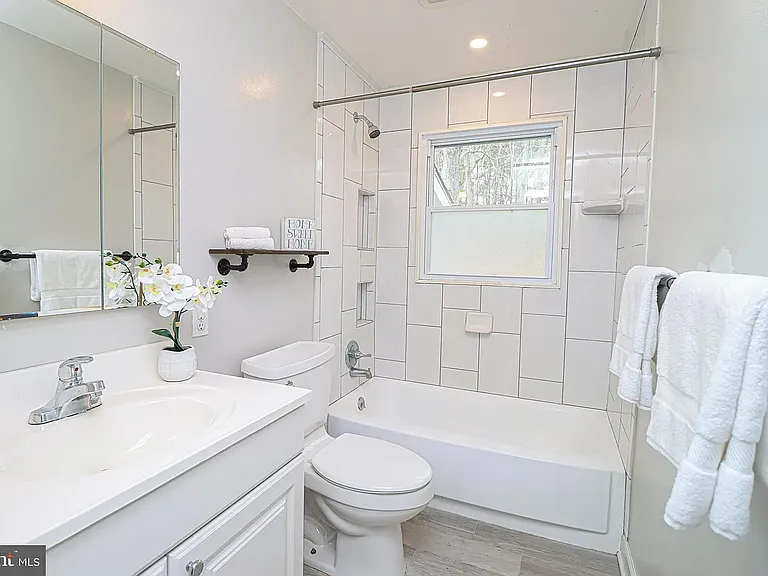 430 Duvall Ln — Photo 12