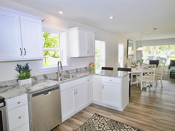 3rd image of 102 Peppervine Pl #2