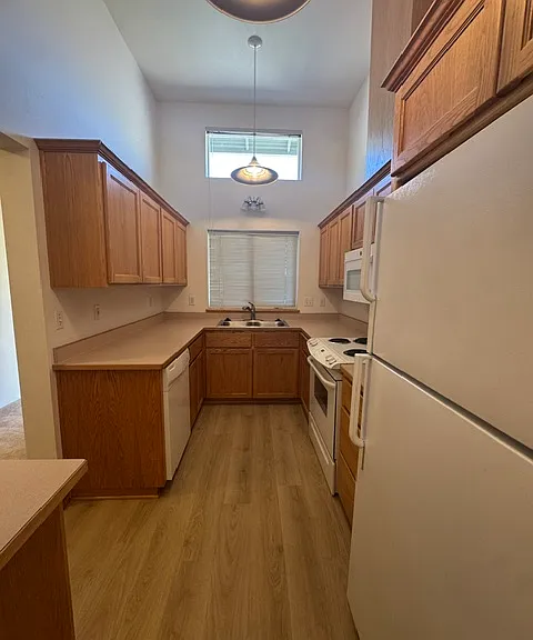 1323 Golden Park Dr #B — Photo 7