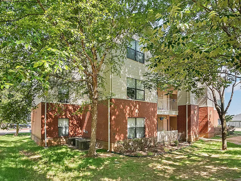 The Heights on Oak — Photo 21