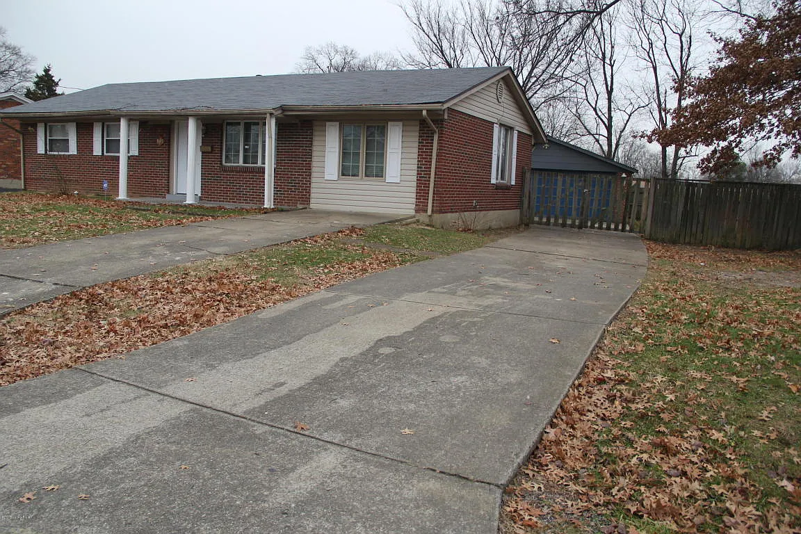 5707 Pine Tree Dr photo 1