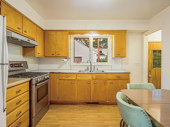 4th image of 1210 Arella Blvd
