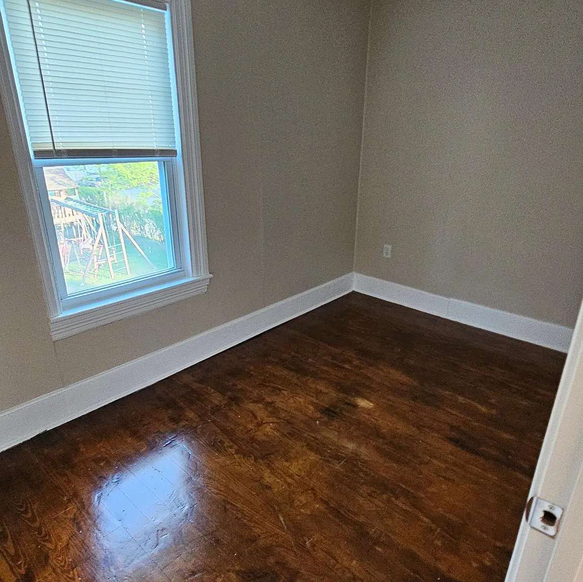 2 bed, 950 sqft, $1,945 — Photo 4