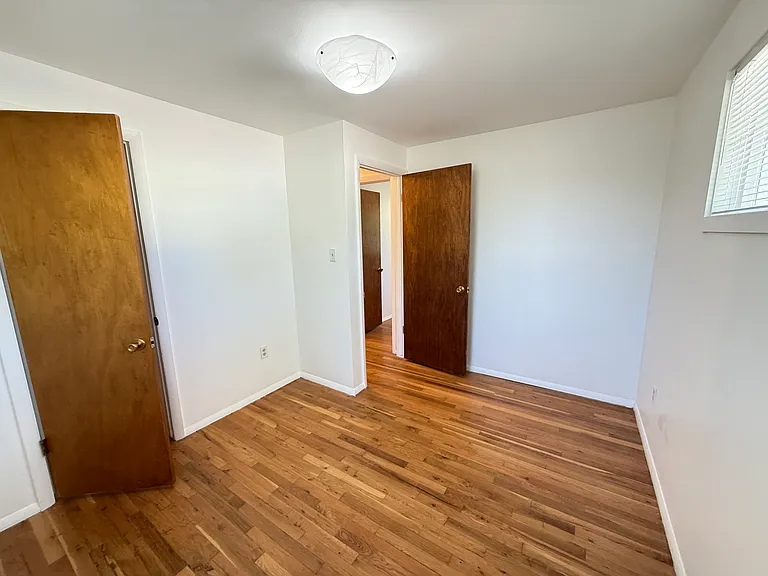 2592 Yarmouth Ave — Photo 16