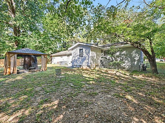 3rd image of 1203 Park Ave