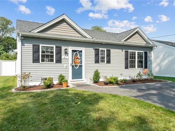 21 Otis St, Warwick, RI 02889