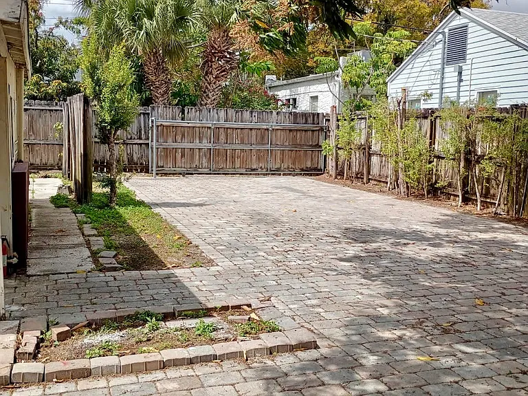 205 S Federal Hwy — Photo 24
