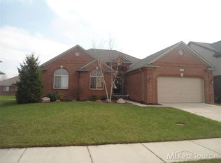 18538 Palmer Dr, Macomb, MI 48042