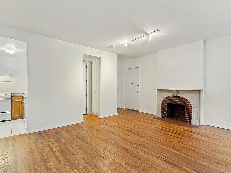 358 W 30th St #1A — Photo 2