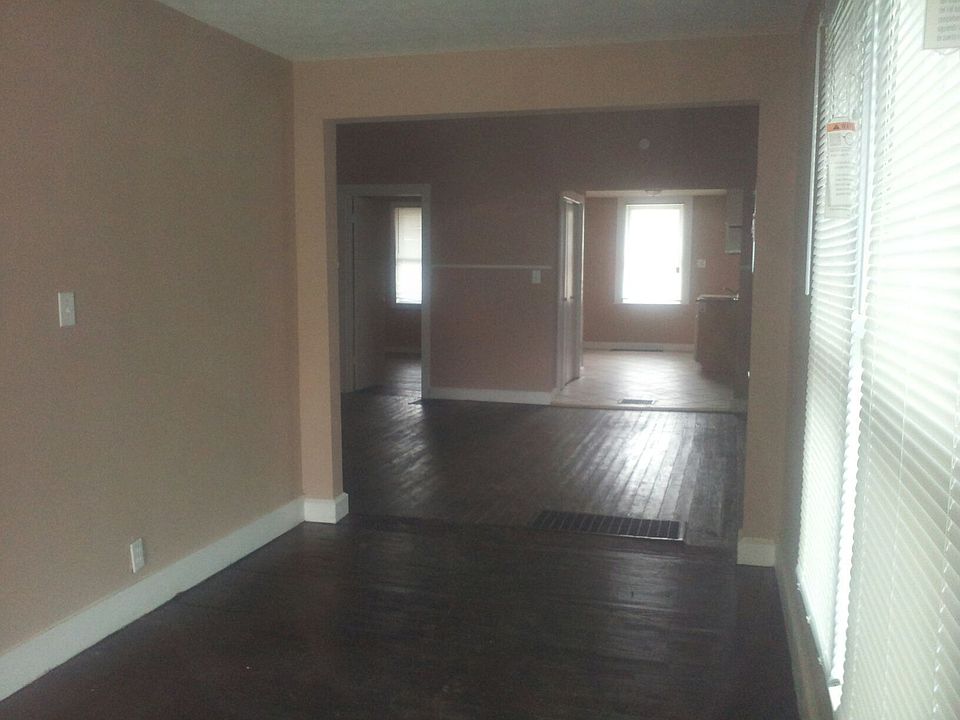 2nd image of 1411 Pleasant St