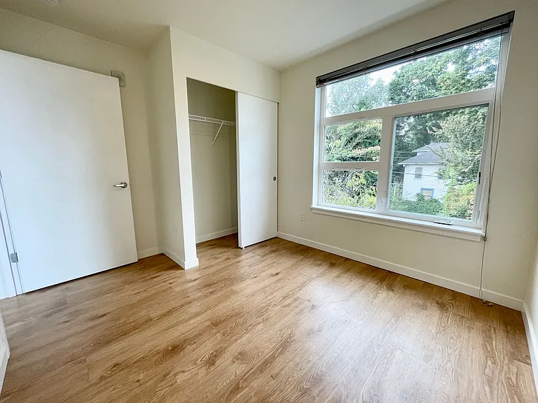 Bayview West Apartments — Photo 29