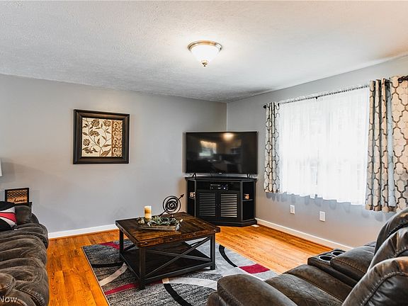 5th image of 3807 Parkview Dr