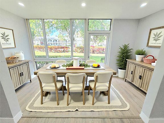 2nd image of 1106 Bahama Bnd APT D1