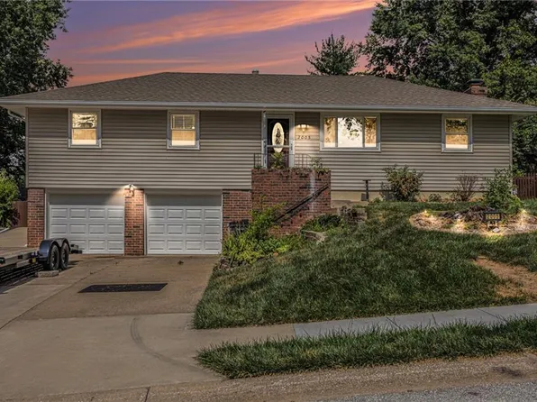 2005 SE Manor Pl, Blue Springs, MO 64014