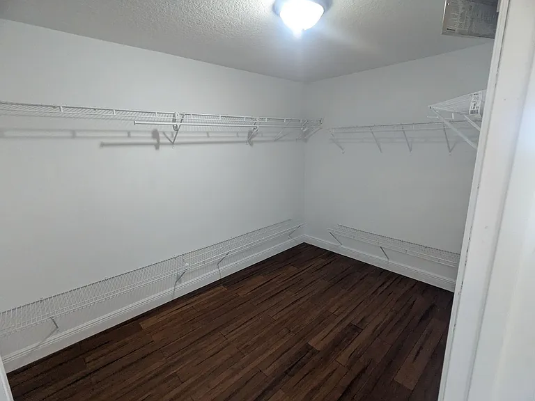 1628 Strathmore Cir — Photo 26