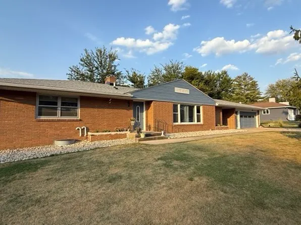 3112 Highcrest Rd, Rockford, IL 61107