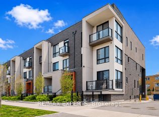 8 Marquette Ave #7, Toronto, ON M6A 1X8