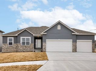 7704 S 199th St, Gretna, NE 68028