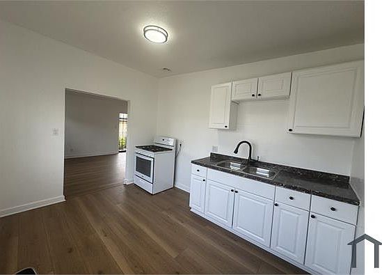 4th image of 11106 S Normandie Ave #5