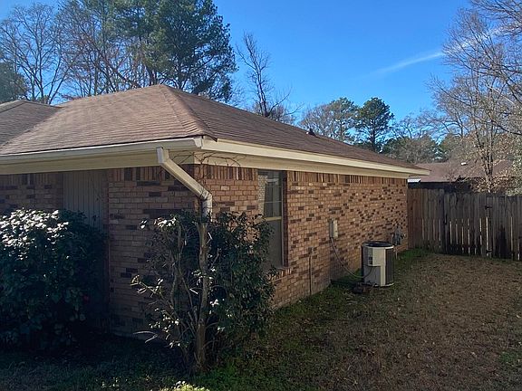 5th image of 319 Red Oak Dr