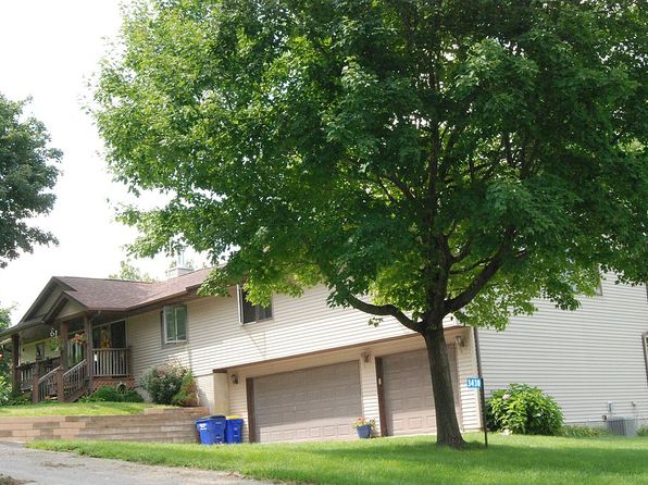 3438 Twin Lake View Dr NE