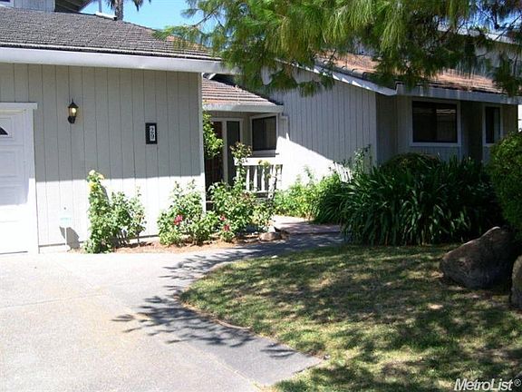 2nd image of 29 Lake Vista Ct