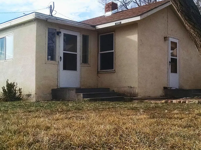 Clean 1 bed 1 bath home