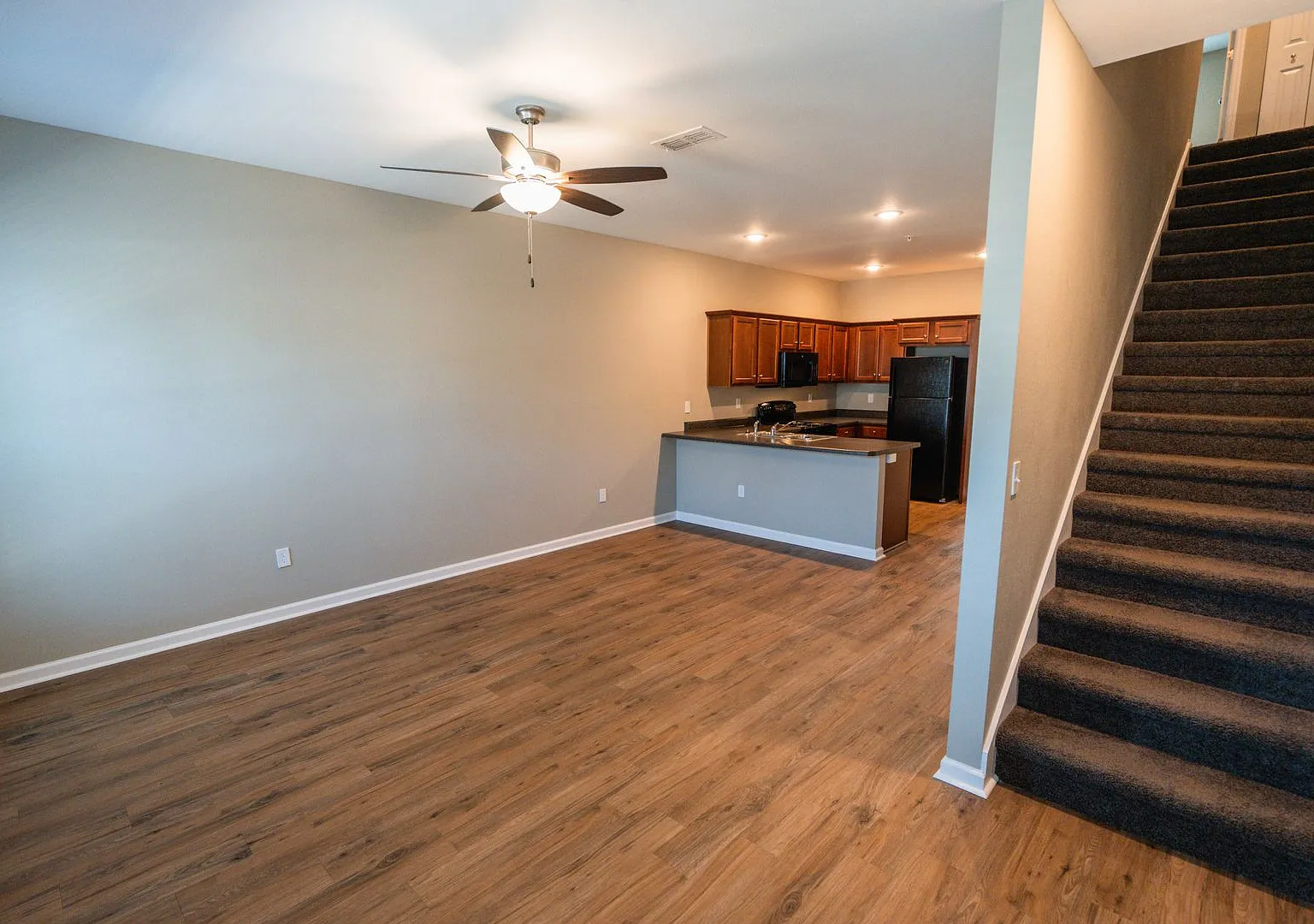 Beautiful 3 Bedroom 3 Bath — Photo 3