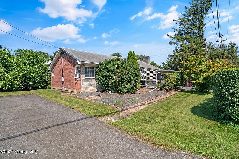 2nd image of 1012 Aquetuck Road