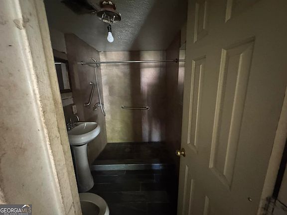 5th image of 13 Hickory St NE